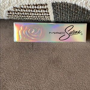 *BRAND NEW* MAC SELENA QUEEN OF CUMBIA LIP…